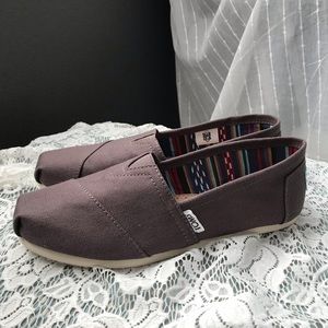 Toms classic canvas shoes